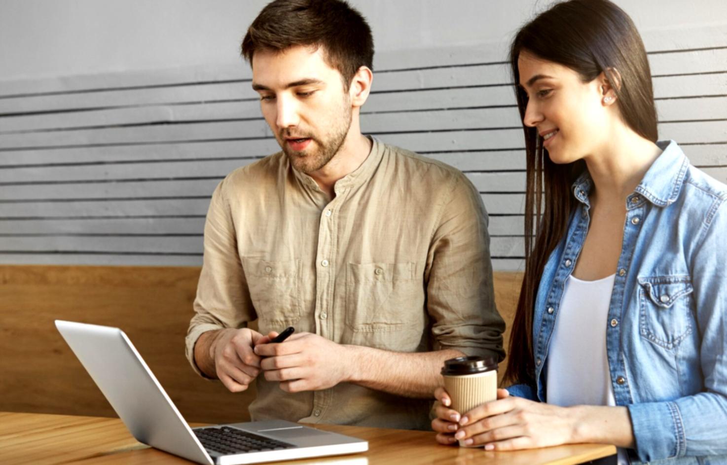 Espace de travail professionnel avec analyse financière